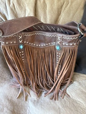 Monedero Montana West Piel de Vaca Flecos Negros Mujer Foto 1 de 4