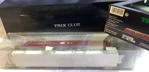 Trix HO Scale Powered Diesel Passenger Rail Car VT 92.5 #25692 - Picture 1 of 6