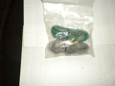 DUE  MATASSE DI CAVI ELETTRICI,  UNO  VERDE L'ALTRO  GRIGIO - Immagine 1 di 2