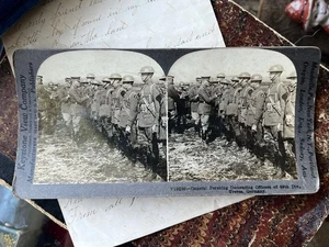 Antigua tarjeta Keystone View Co Primera Guerra Mundial vista estéreo Gen Pershing 89ª división - Imagen 1 de 6