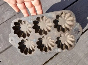 Antique Gem Cast Iron Turks Head 6 Pockets Muffin Pan 1890s G 1 - Picture 1 of 11