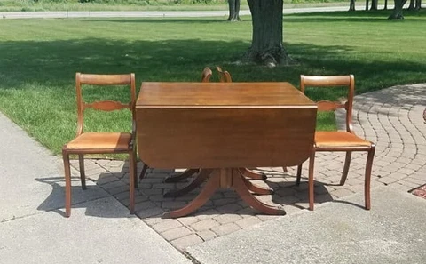 Duncan Phyfe Style Dining Table w/ Table pads + 4 Chairs + 2 Leaf Extensions Cover