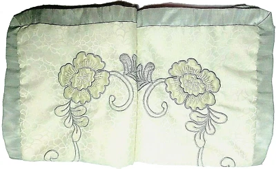 Fundas de almohada Martha Stewart tamaño king, juego de 2 apliques florales gris crema 22x37 Foto 1 de 4