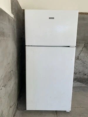 Hotpoint 15.6 Cu Ft Top Freezer Refrigerator  - Image 1 of 4