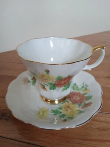 Royal Albert Teacup & Saucer set 1990 Friendship series Chrysanthemum Flower - Picture 1 of 9