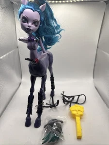 Monster High Doll Freaky Fusion Hybrids Avea Trotter Centaur & Harpy - Picture 1 of 7