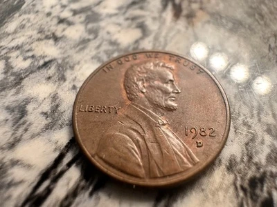 1982 D Lincoln Memorial Small Date Penny. 3.1 Grams  Small Date Bonus Penny! - Image 1 of 4