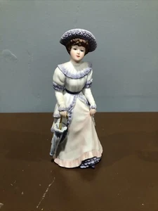 Home Interiors Porzellan Figur Dame mit blauem Sonnenschirm Penelope #1491 - Bild 1 von 5
