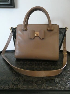Bolso Bandolera Ted Baker London Cuero Desnudo/Negro Asa Superior Dorado Lazo Bolso de Mano Foto 1 de 4