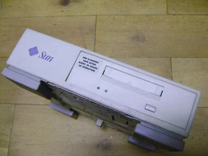 Sun Microsystems model 411 External SCSI Tape Drive P/N 595-3086-01 - Photo 1/8