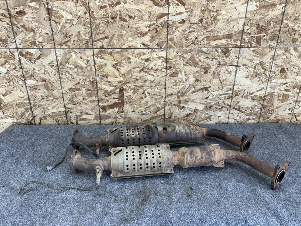 Tubo silenciador de escape colector OEM Toyota Land Cruiser Lexus LX470 1998-2007 Foto 1 de 4