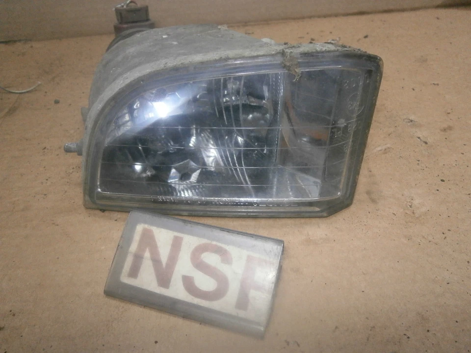 FARO ANTINIEBLA DELANTERO LADO PASAJERO TOYOTA RAV4 2000-2005 Foto 1 de 1