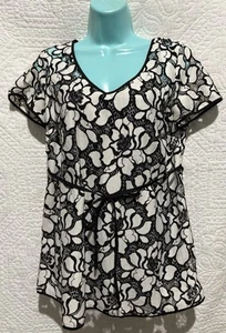 Motherhood Womens Maternity Short Sleeve Top Lace Embroidered Floral Size XS - Picture 1 of 10