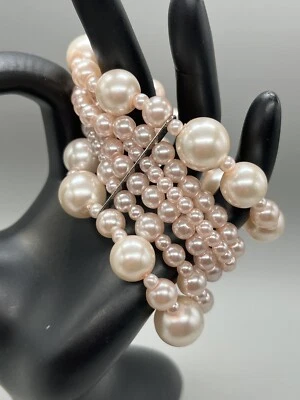 Brazalete elástico rosa pálido 5 filas tamaño graduado imitación perla 6,25 pulgadas Foto 1 de 4