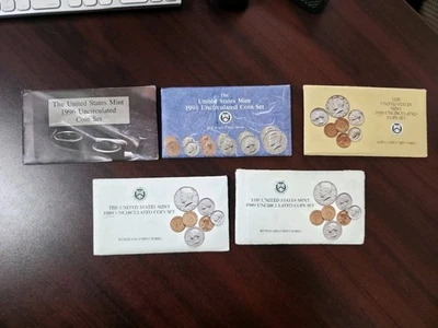 Lot of 5 US Mint Uncirculated Coin Sets 1989 1989 1996 1991 1990 - Image 1 of 4