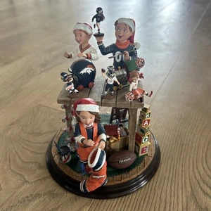 Figura de colección Danbury Mint NFL Denver Broncos Santa's Elves con espuma de poliestireno y caja - Imagen 1 de 11