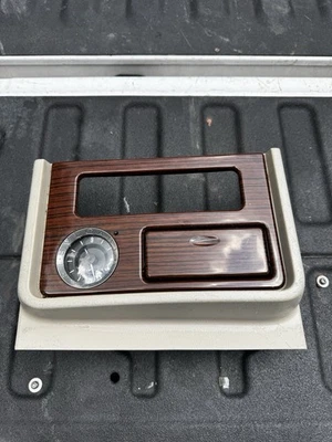 ✅2003-2006 CADILLAC ESCALADE GRIS CONSOLA CENTRAL MADERA BISEL SUPERIOR CON RELOJ Foto 1 de 4