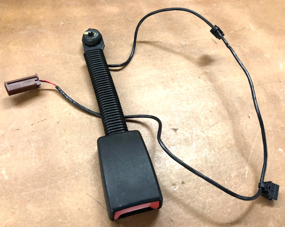 Receptor de fivela de cinto de segurança Ford Transit Connect 2012 (passe. frontal) 2010-2013 - Imagem 1 de 4