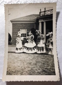 Vintage Snapshot Photo School Play Girls In Flower Dresses & Hats H-110 - Picture 1 of 3