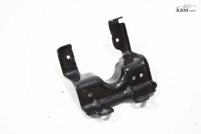 2018-2021 CHRYSLER 300 POWER BRAKE BOOSTER VACUUM AIR PUMP BRACKET SUPPORT OEM - Image 1 of 4