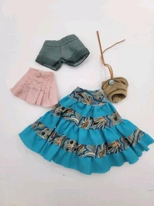BRATZ PUPPEN SET MGA KLEIDUNGSROCK RODEO Top Shorts gemischt Posten YASMIN - Bild 1 von 15