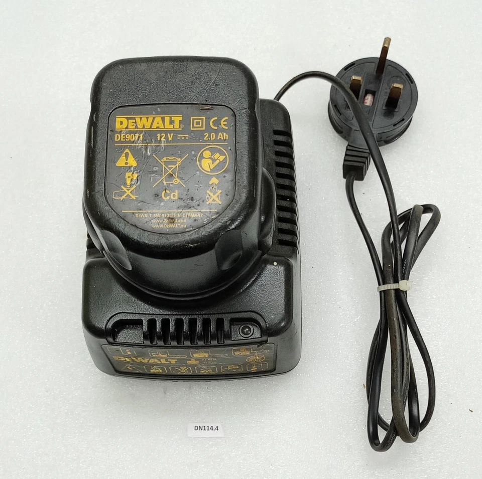 DEWALT DE9116 Charger 7.2- 18V 51 VA and DE9071 12V Battery 2.0 Ah - Image 1 of 4