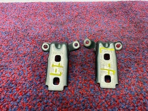 CADILLAC CT4-V AWD 05-23 OEM 2X FRONT LEFT DRIVER DOOR CARRIER BRACKET HINGE - Picture 1 of 2