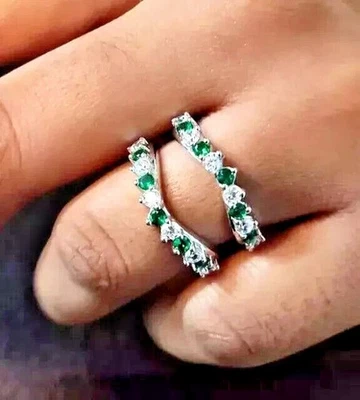 Anillo envolvente potenciador esmeralda creado en laboratorio corte redondo de 1,50 quilates enchapado en oro blanco de 14 quilates Foto 1 de 4