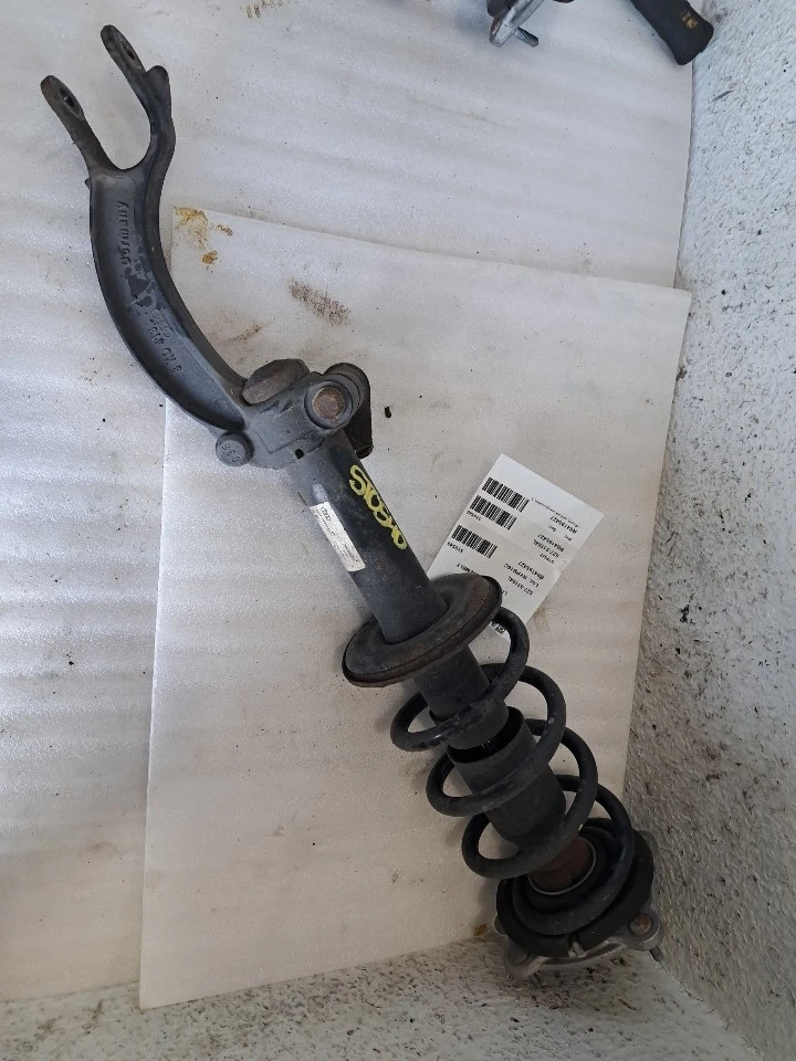 Puntal lado del conductor Lh 2013 A6 Audi Sku#4195427 Foto 1 de 4