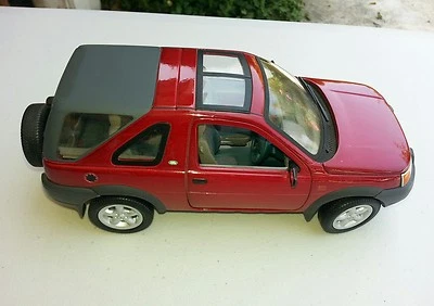 Diecast 1/18 model vehicle Land Rover Freelander in red by Ertl - Image 1 of 4