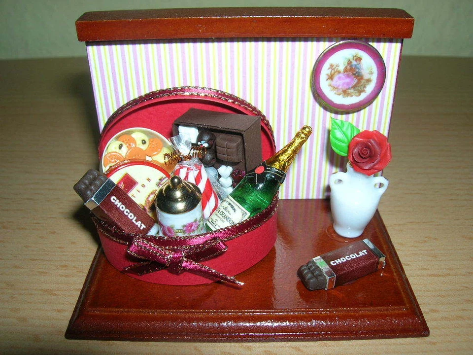 Reutter Porzellan Minidisplay Herzlichen Glückwunsch Puppenstube 1:12    1.720/6 - Bild 1 von 1