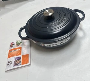 New Le Creuset Enameled Cast Iron Signature Navy Blue Oven 2 1/2-Qt. FRANCE - Picture 1 of 10