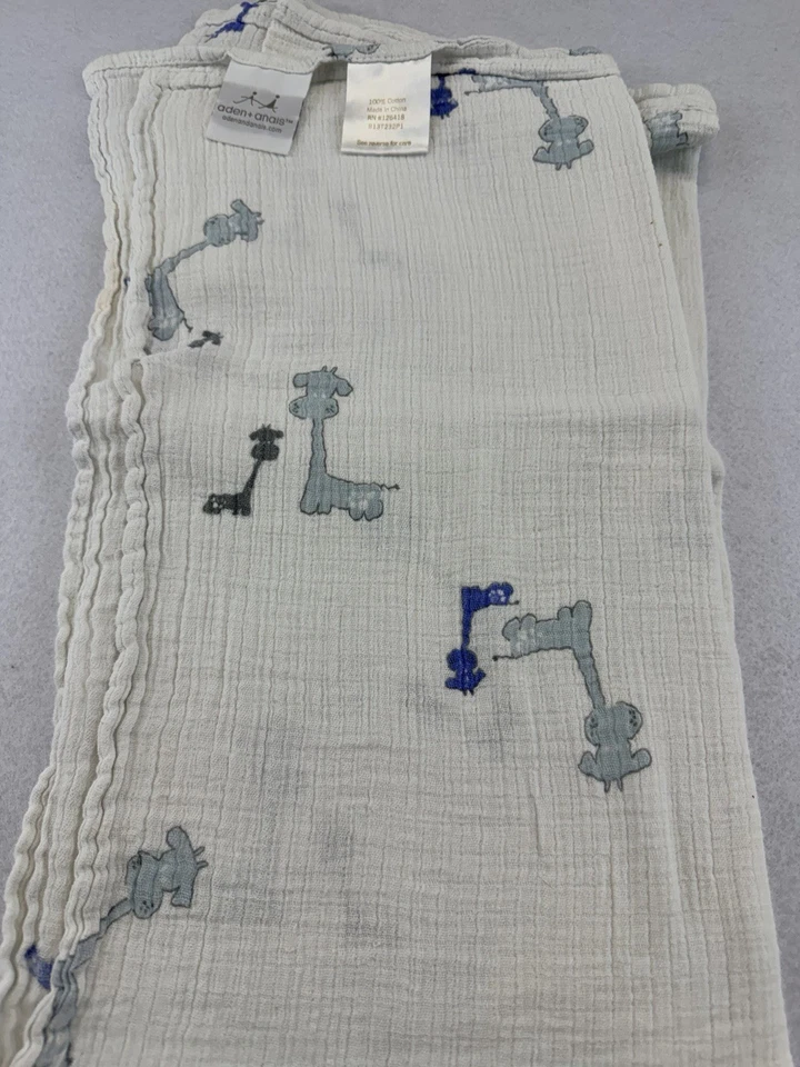 Aden + Anais婴儿毯蓝色长颈鹿白色灰色薄纱襁褓棉43英寸x43英寸 — 第 1/3 张图片