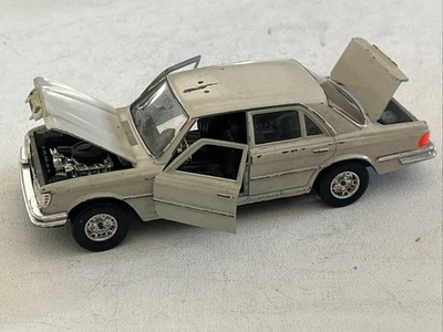  Burago 0122 Mercedes 450SL Scala 1/24 Vintage  - Immagine 1 di 4