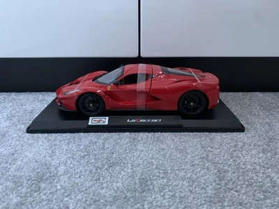 Maisto - 1:18 Scale Diecast Model Car - Ferrari Laferrari - Red - Image 1 of 4