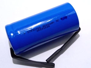 Batteria 32700 Ricaricabile lifepo4 32650 3,2V 3C Linguetta Saldabili - Foto 1 di 1