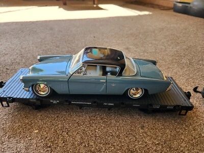 Maisto 1/18 Scale Diecast 31651 - 1953 Studebaker Starline - Blue - Image 1 of 4