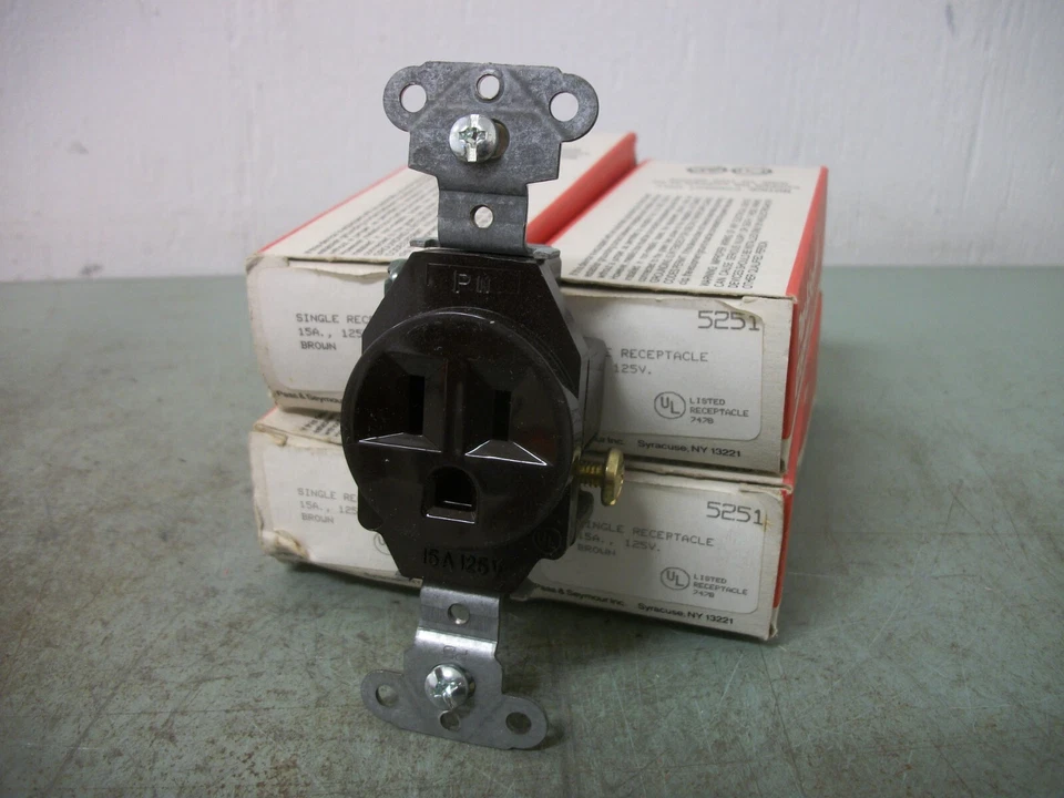 PASS & SEYMOUR LOT OF 4 BROWN SINGLE RECEPTACLES 5251 15AMP 125VOLT NIB - Image 1 of 2