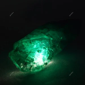 Piedra preciosa suelta áspera natural sin cortar verde esmeralda extraída de 99,95 quilates extraída de tierra - Imagen 1 de 6