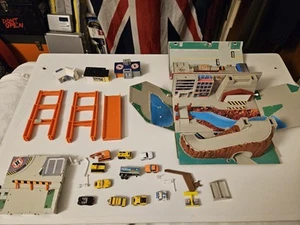 VTG MICRO MACHINES TOOL BOX GARAGE + ACCESSORIES CARS ECT 1988 INCOMPLETE π¬π§ - Picture 1 of 24