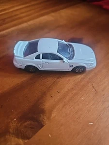 Welly Ford Mustang GT bianco 1:64 pressofuso sciolto - Foto 1 di 5