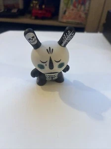 Figura Vinilo Kidrobot Dunny Serie 2 Tonos 2010 - Muerte y Renacimiento Por Ryan Bubnis - Imagen 1 de 4
