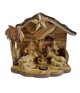Belén de madera de olivo hecho a mano con música Belén Tierra Santa escena navideña - Imagen 1 de 12