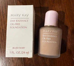 Mary Kay Day Radiance Liquid Foundation Buffed Ivory 6325- 1 OZ NOS w/SPF 8 - Picture 1 of 1