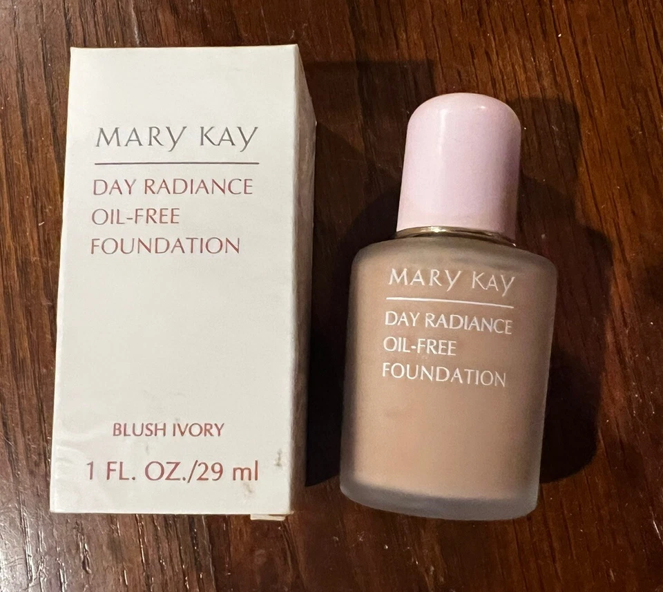 Mary Kay Day Radiance Liquid Foundation  Deep Bronze 3747- 1 OZ NOS w/SPF 8 - Image 1 of 1