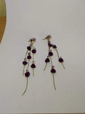 Pendientes florales con racimo de flores rosa púrpura adornados con diamantes de imitación tono dorado glamour Foto 1 de 4