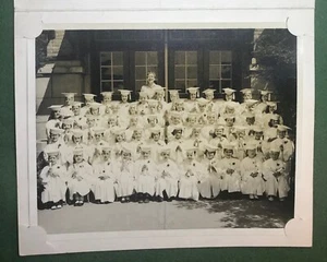 Fotografía vintage encontrada década de 1930 Clase escolar Foto en blanco y negro fotos graduados - Imagen 1 de 4