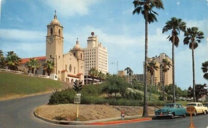 Fronleichnamsdom Vintage Autos Straßenszene Fronleichnam, TX 50er Jahre Postkarte - Bild 1 von 2