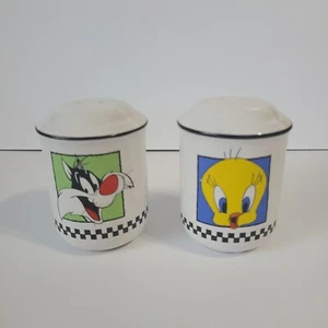 Sylvester & Tweety Bird Salt and Pepper Shakers Vintage 1993 Warner Brothers - Picture 1 of 6