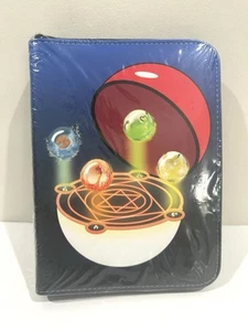NEU Pokemon 4 Pocket Karten Reißverschluss Mappe mit 50 Seiten blauen Karten - 7x10 Poke Ball - Bild 1 von 3